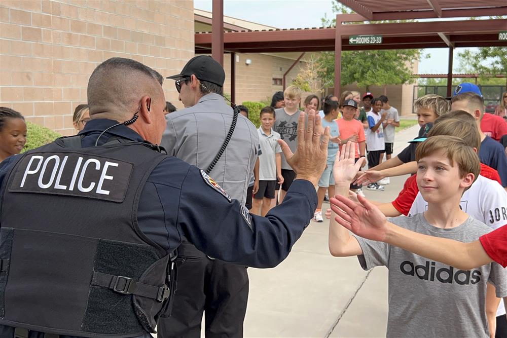 High Fives for Heroes - September, 2022